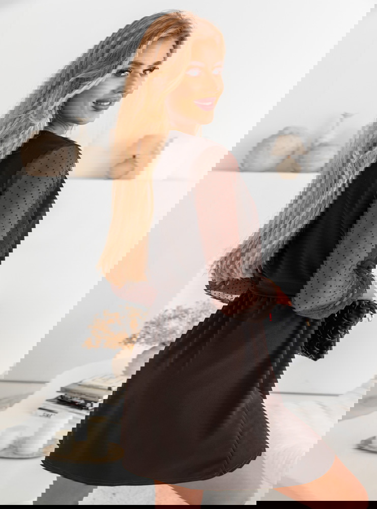 Czekoladowa sukienka z przekładanym...