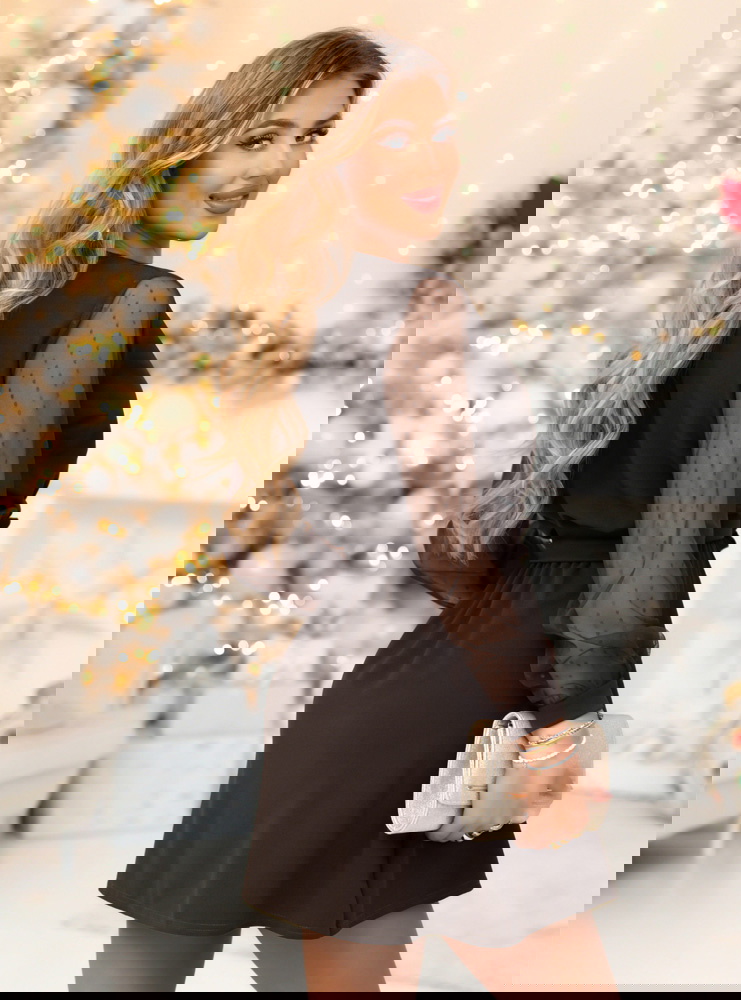 Czekoladowa sukienka z przekładanym...