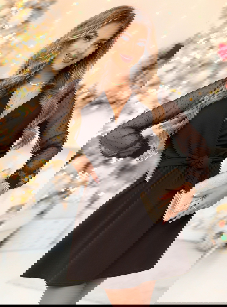 Czekoladowa sukienka z przekładanym...