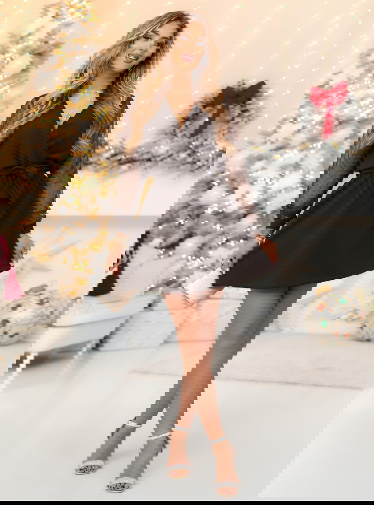 Czekoladowa sukienka z przekładanym...