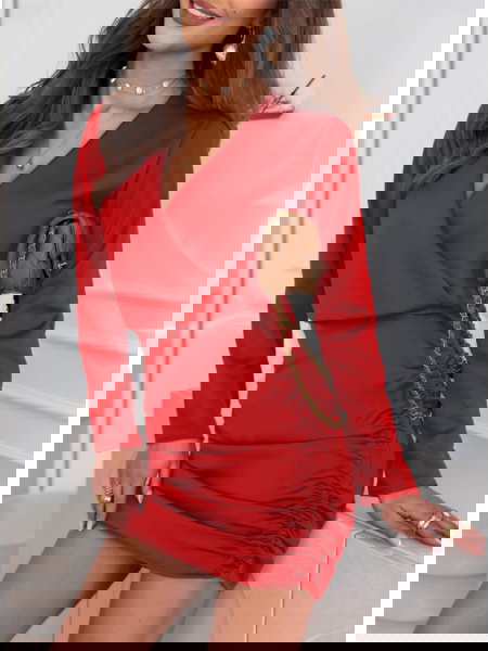 Malinowa satynowa sukienka... 2