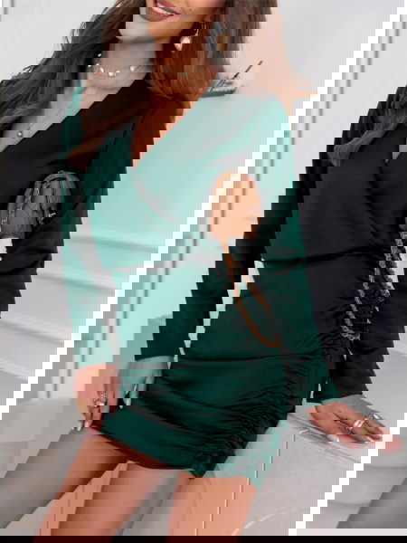 Satynowa sukienka ze...