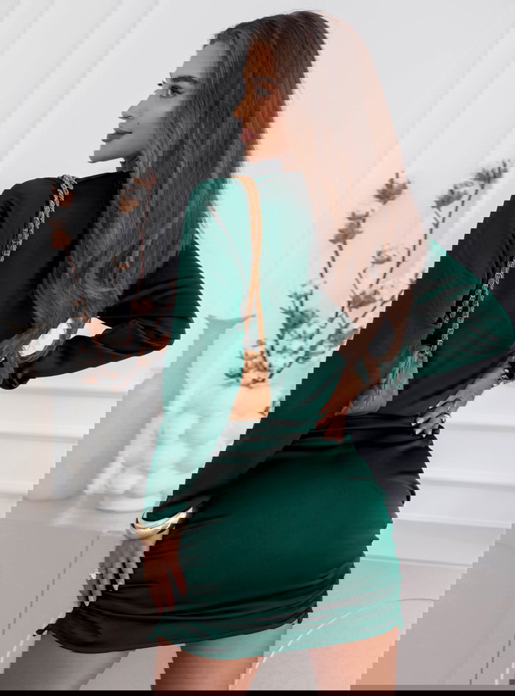 Satynowa sukienka ze ściągaczami po...