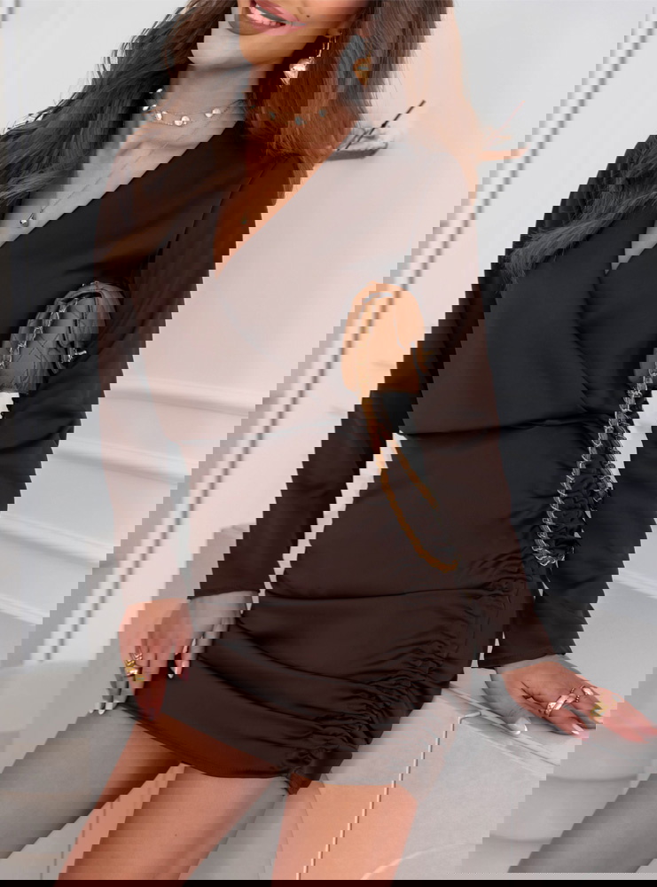 Czekoladowa satynowa sukienka ze...