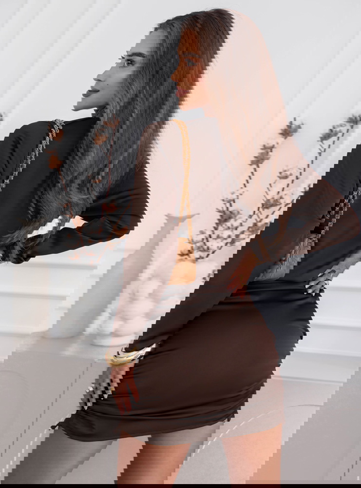 Czekoladowa satynowa sukienka ze...