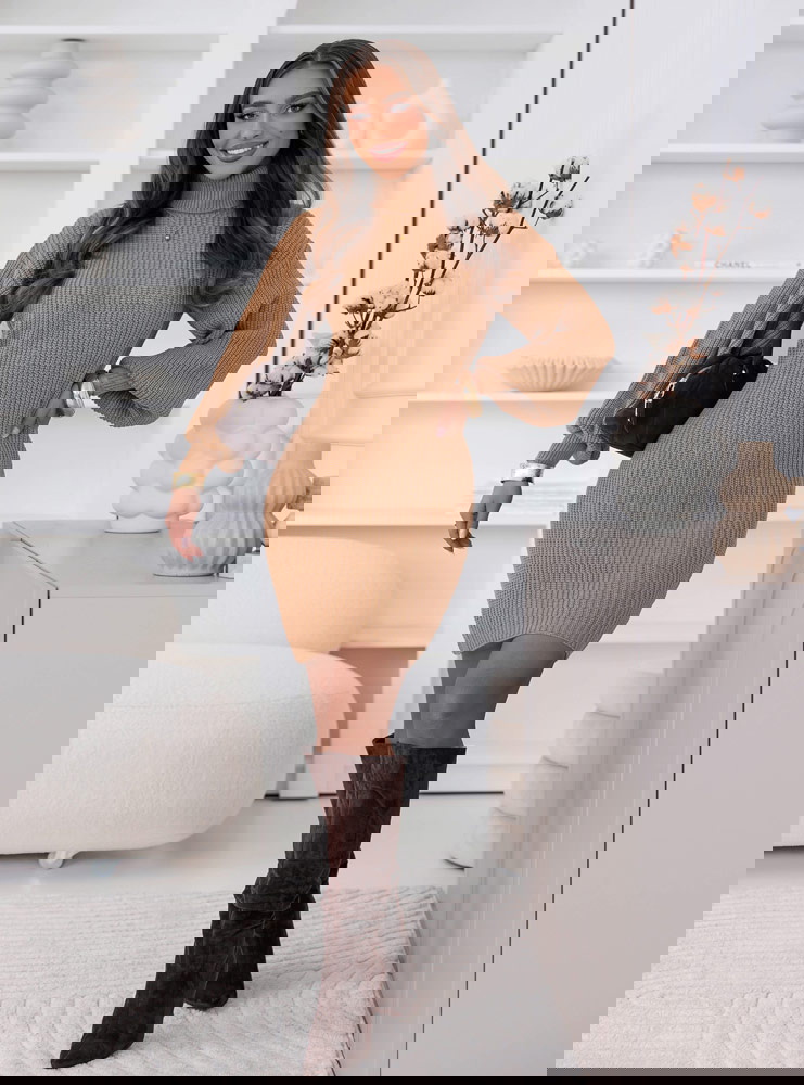 Swetrowa sukienka z golfem Evilia -...