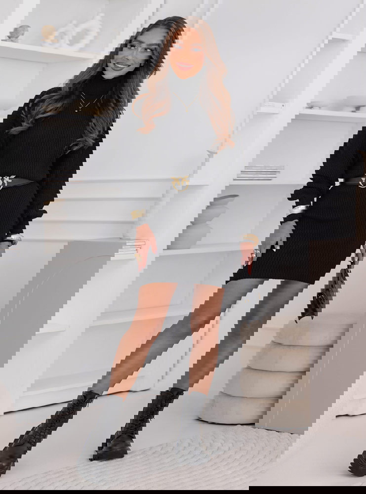 Czarna swetrowa sukienka z golfem Evilia