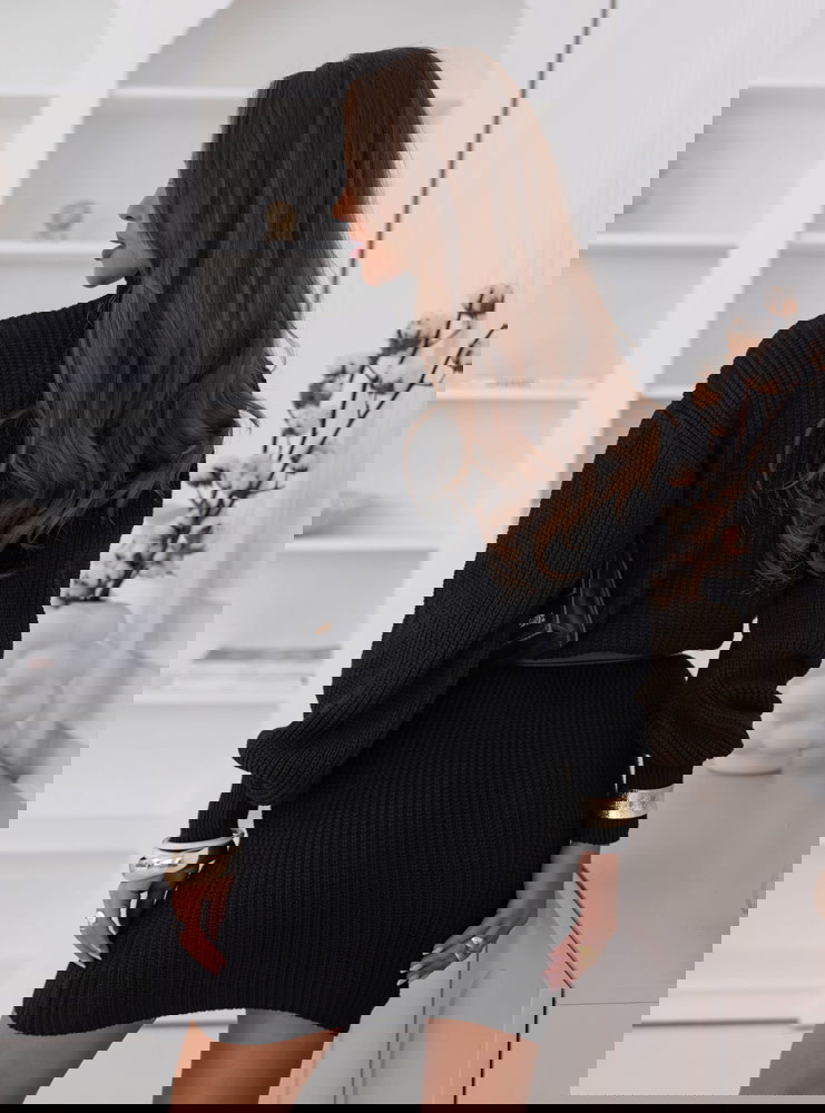 Czarna swetrowa sukienka z golfem Evilia