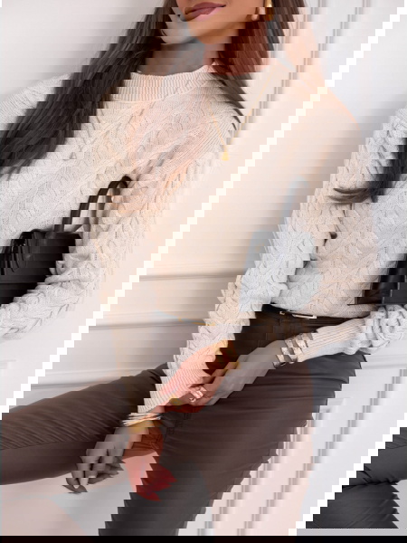 Beżowy sweter z półgolfem...