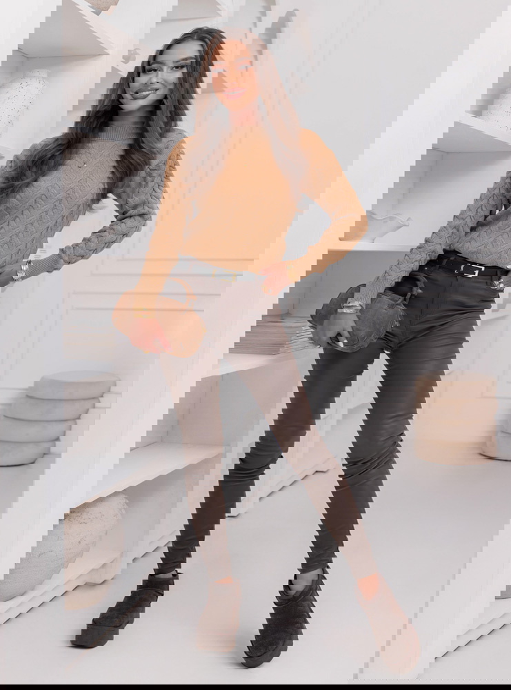 Sweter z półgolfem Ruthanne - mocha...