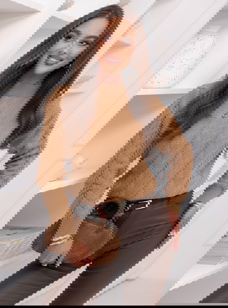 Sweter z półgolfem Ruthanne - mocha...