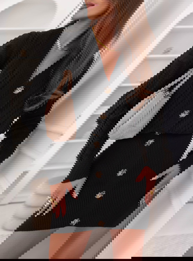 Czarna swetrowa sukienka z guzikami...