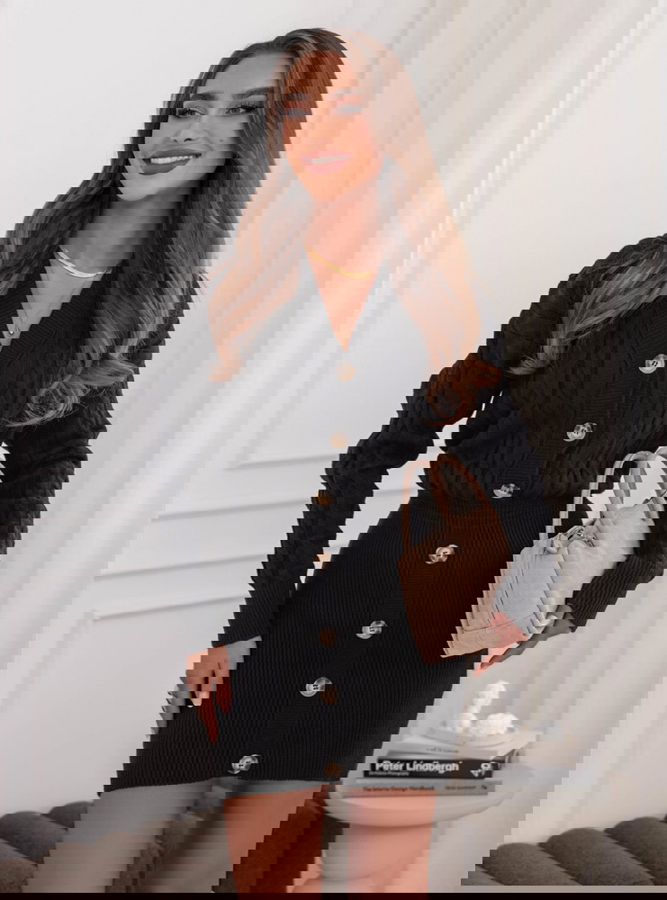 Czarna swetrowa sukienka z guzikami...