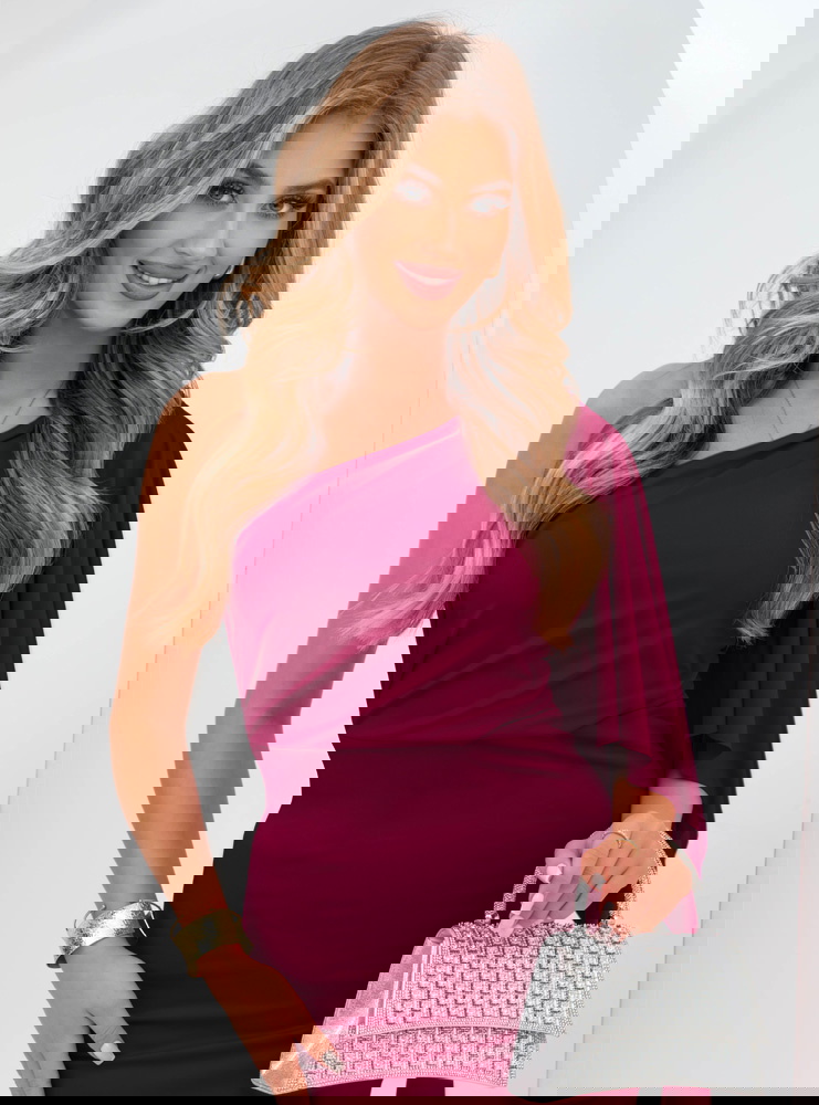 Bordowa sukienka na jedno ramię z...