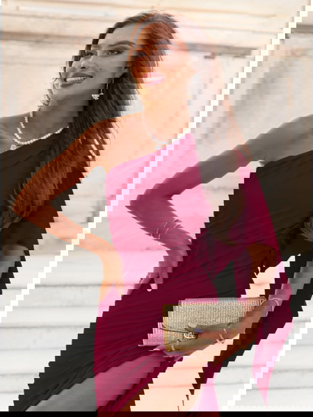 Bordowa sukienka na jedno...