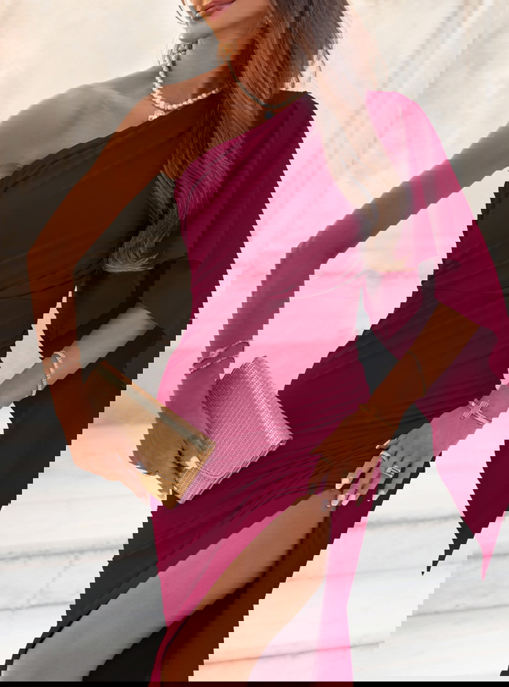 Bordowa sukienka na jedno ramię z...