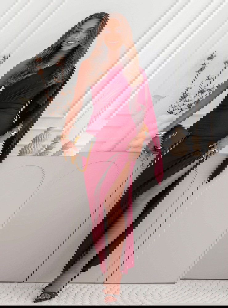 Bordowa sukienka na jedno ramię z...