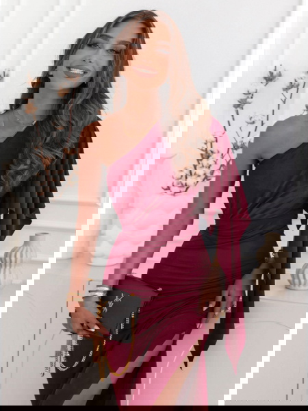 Bordowa sukienka na jedno... 2