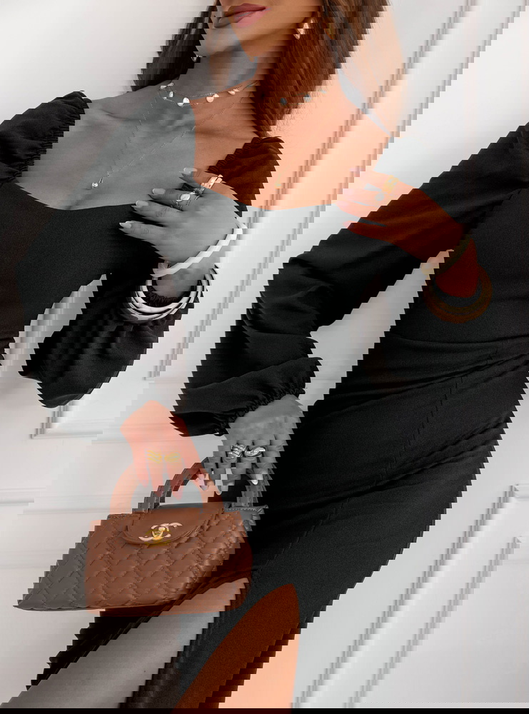 Czarna sukienka z rozcięciem Cathey