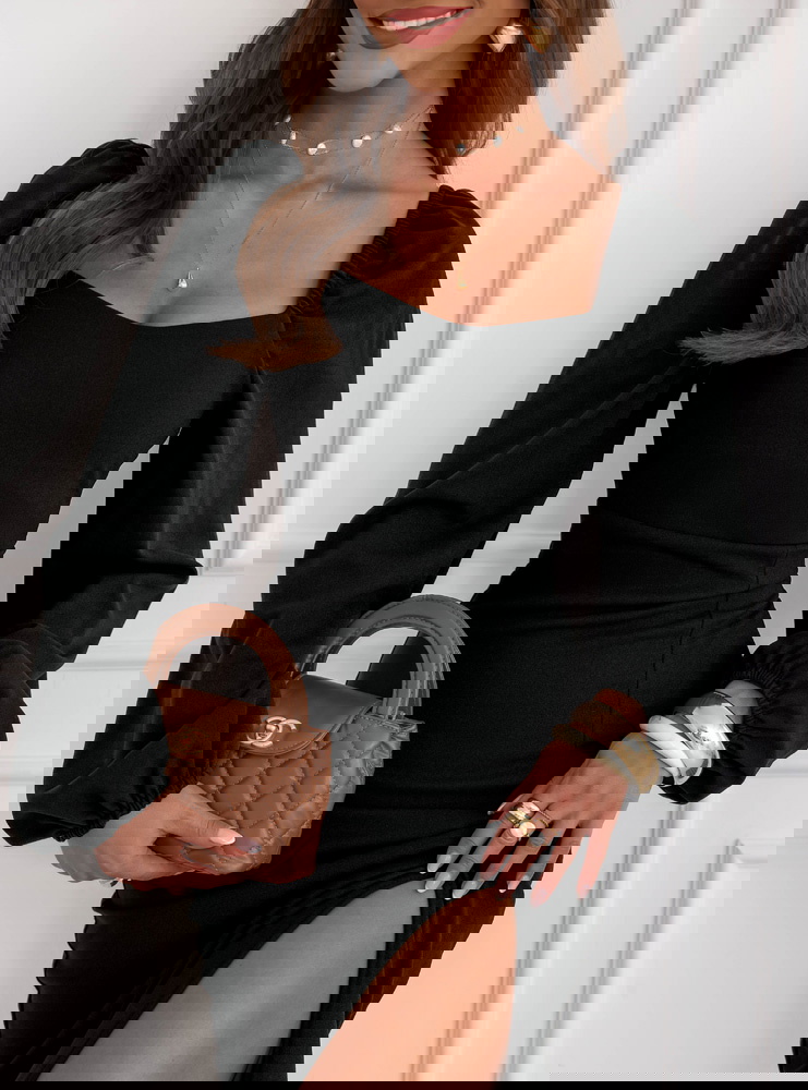 Czarna sukienka z rozcięciem Cathey