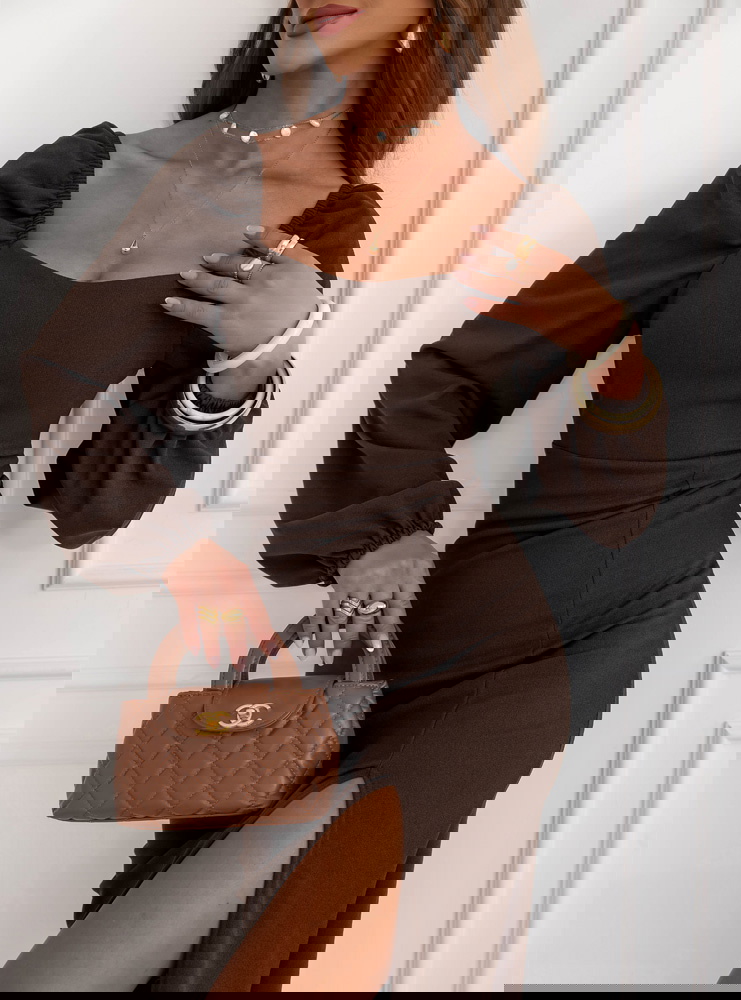 Czekoladowa sukienka z rozcięciem Cathey