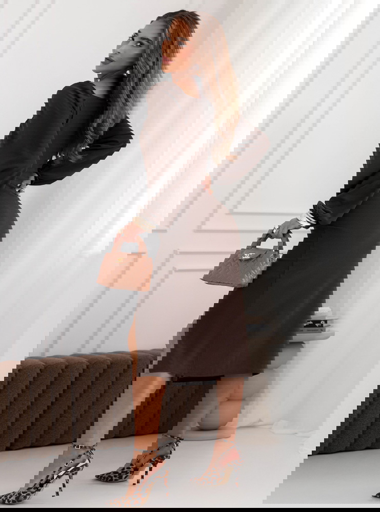 Czekoladowa sukienka z rozcięciem Cathey