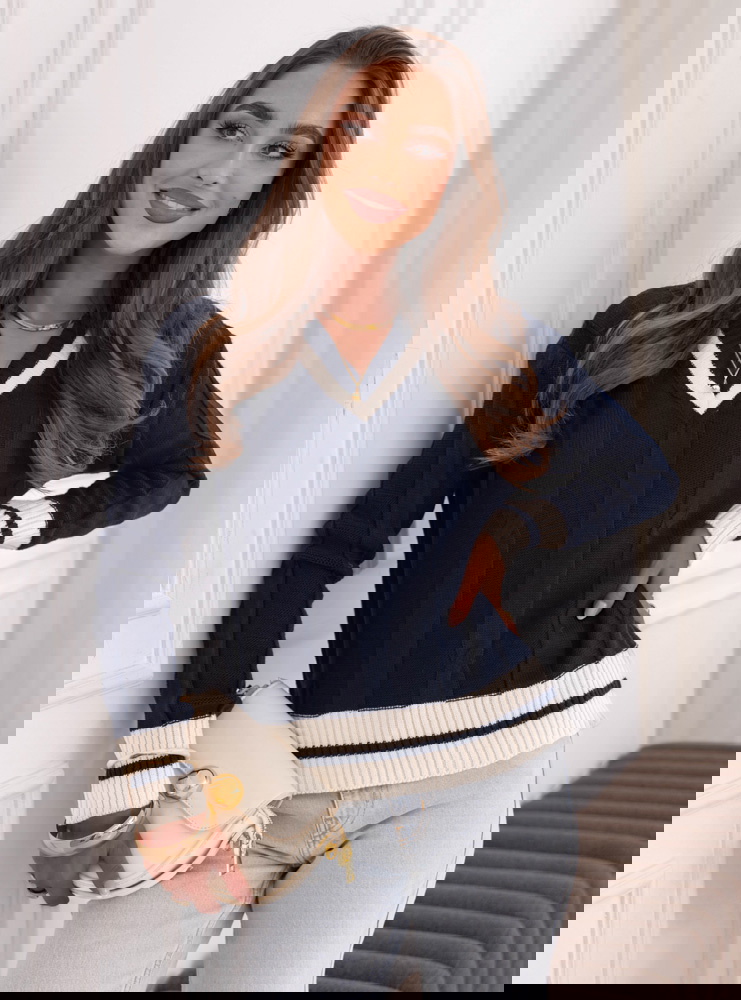 Granatowy sweter z dekoltem w serek...