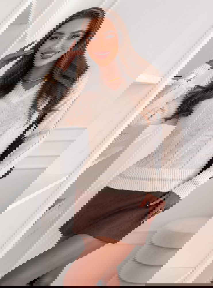 Beżowy sweter z dekoltem w serek Laticia