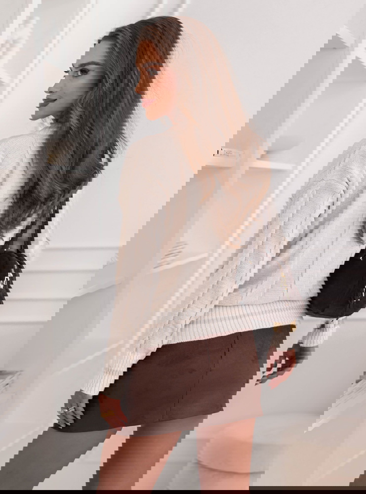 Beżowy sweter z dekoltem w serek Laticia