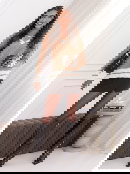 Sweter z dekoltem w serek... 2