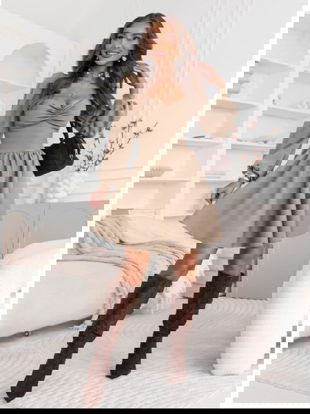 Beżowa sukienka z...