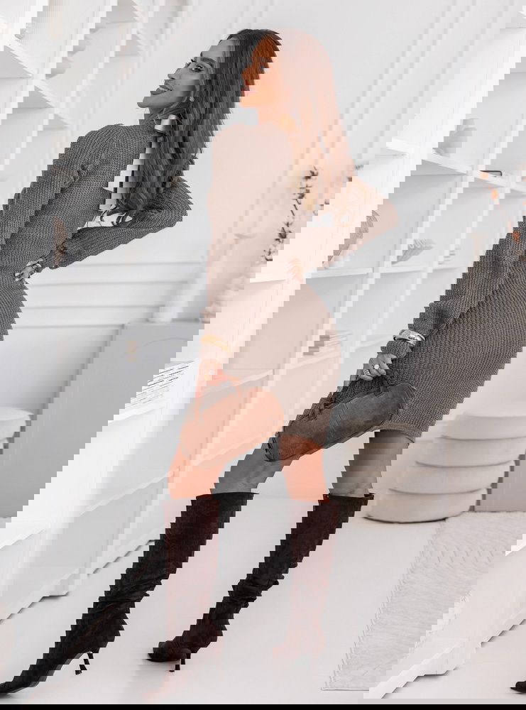 Czekoladowa sukienka swetrowa z...