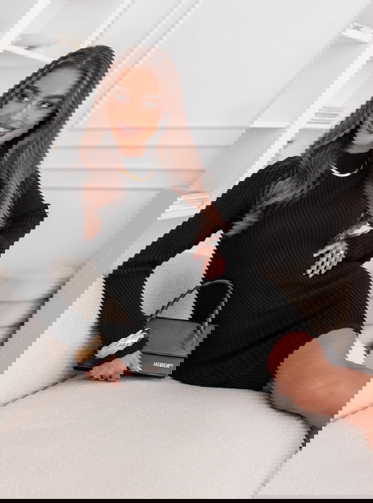 Czarna sukienka swetrowa z wiązaniem...