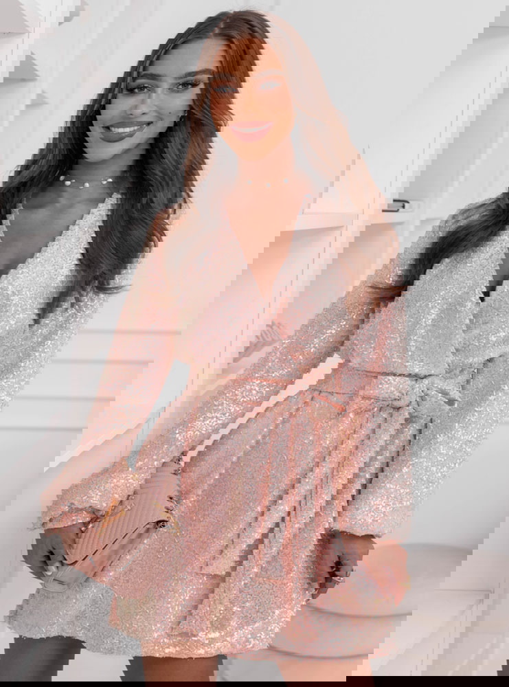 Pudrowa cekinowa sukienka z...