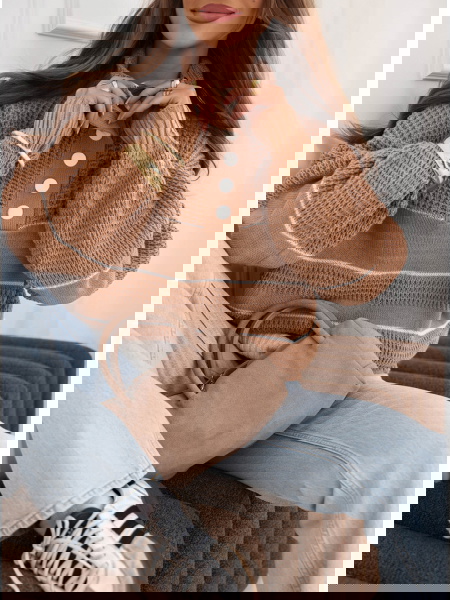 Sweter oversize z guzikami...