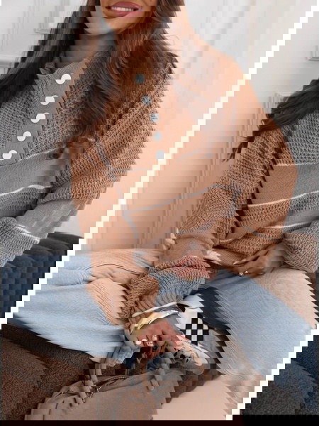 Sweter oversize z guzikami... 2