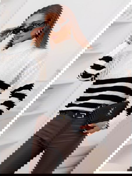 Sweter z golfem w paski...