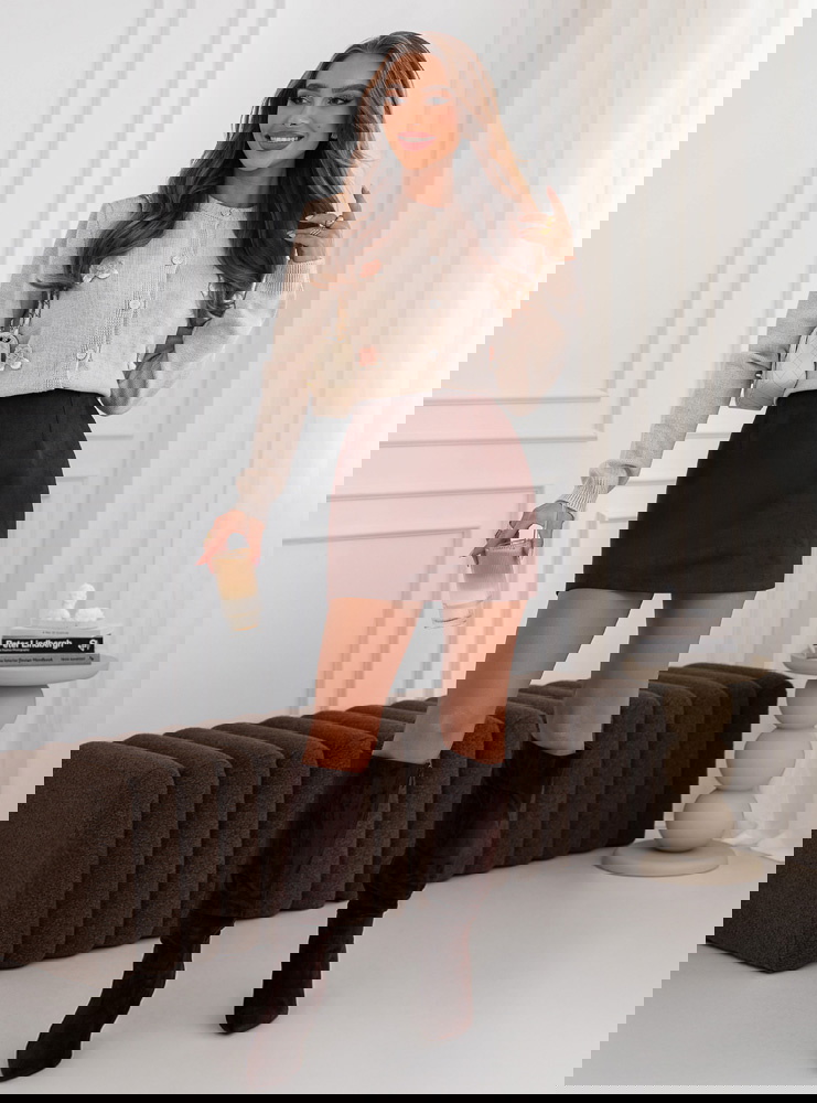 Beżowy sweter zapinany na guziki Lafarne