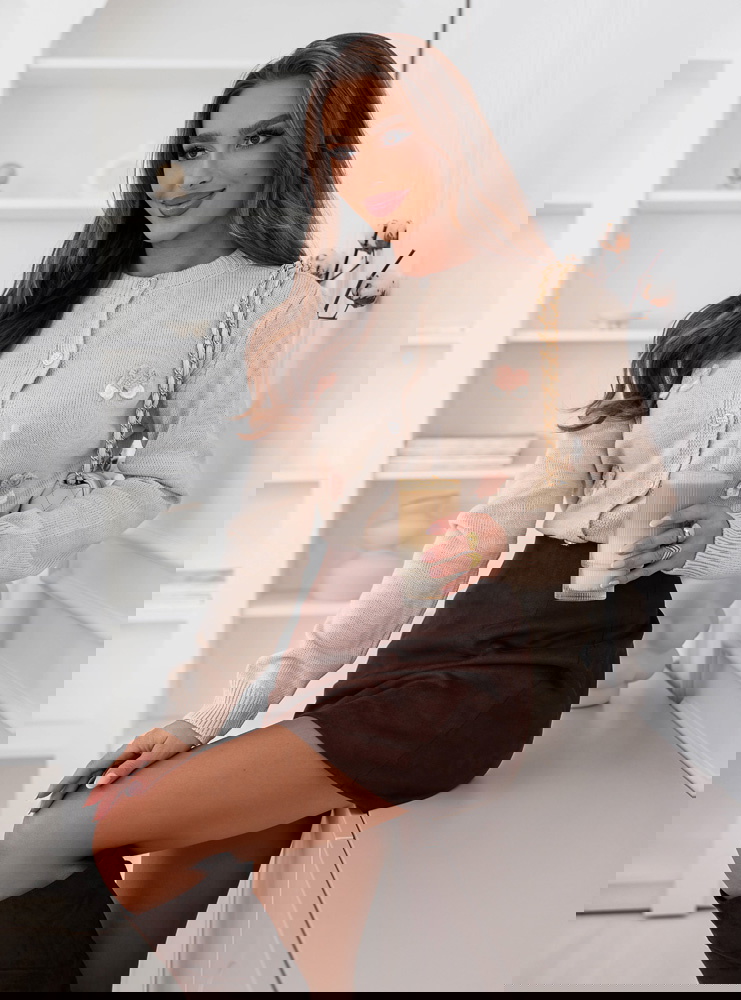 Beżowy sweter zapinany na guziki Lafarne