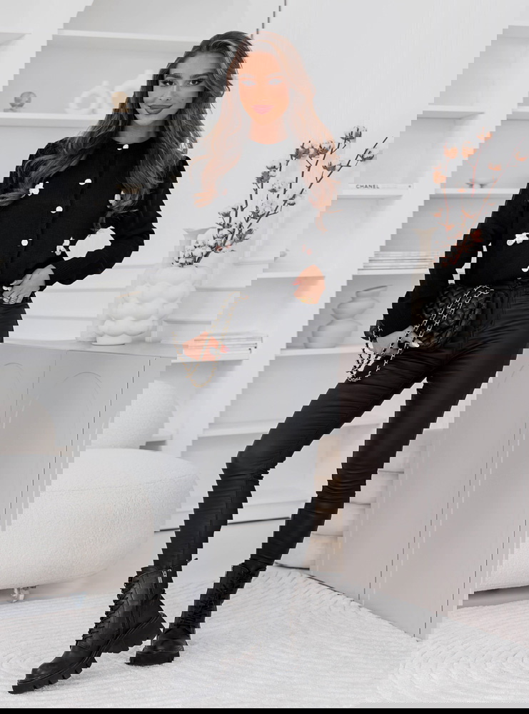 Czarny sweter zapinany na guziki Lafarne