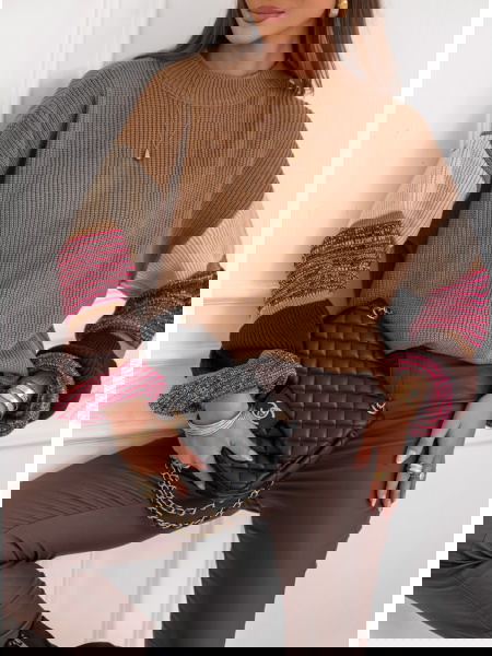 Sweter z ozdobnymi rękawami... 2