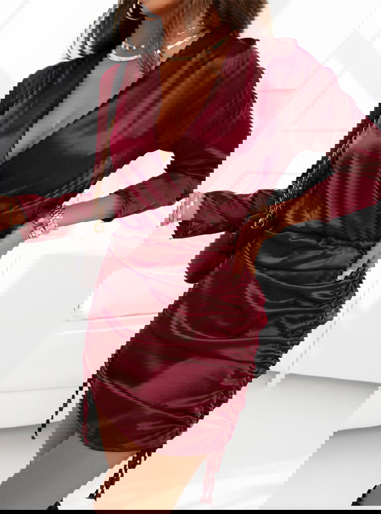 Bordowa satynowa sukienka ze...