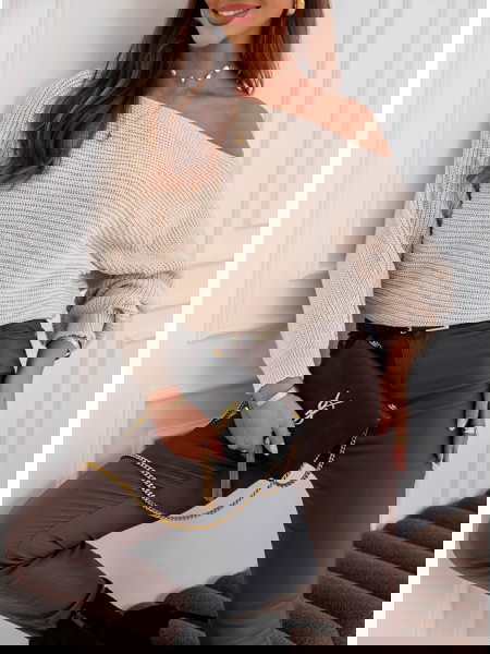 Beżowy sweter oversize...