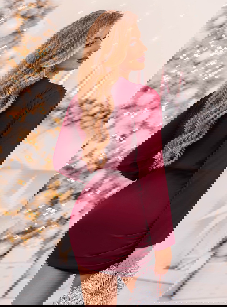 Bordowa satynowa sukienka ze...