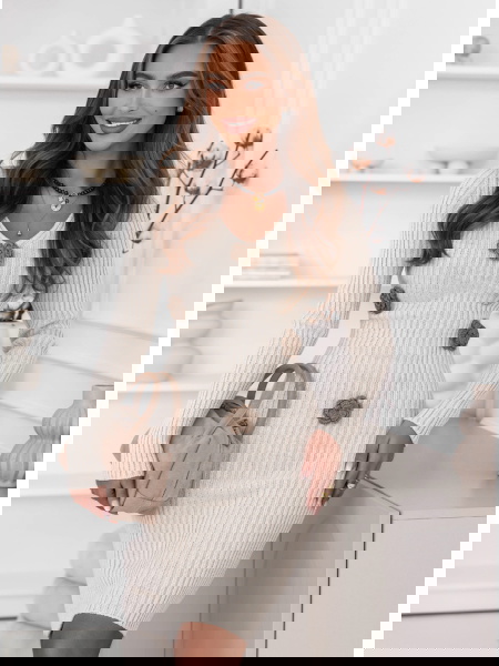 Beżowa sukienka swetrowa z...