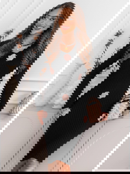 Czarna sukienka swetrowa z...