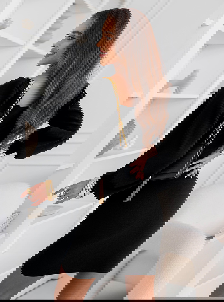 Czarna sukienka z dekoltem w serce i...