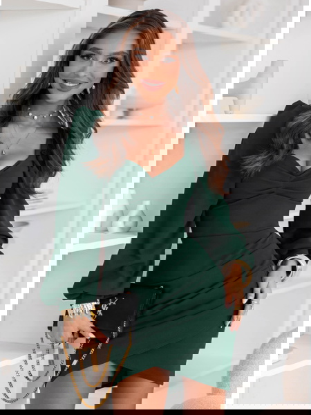 Sukienka z dekoltem w serce...