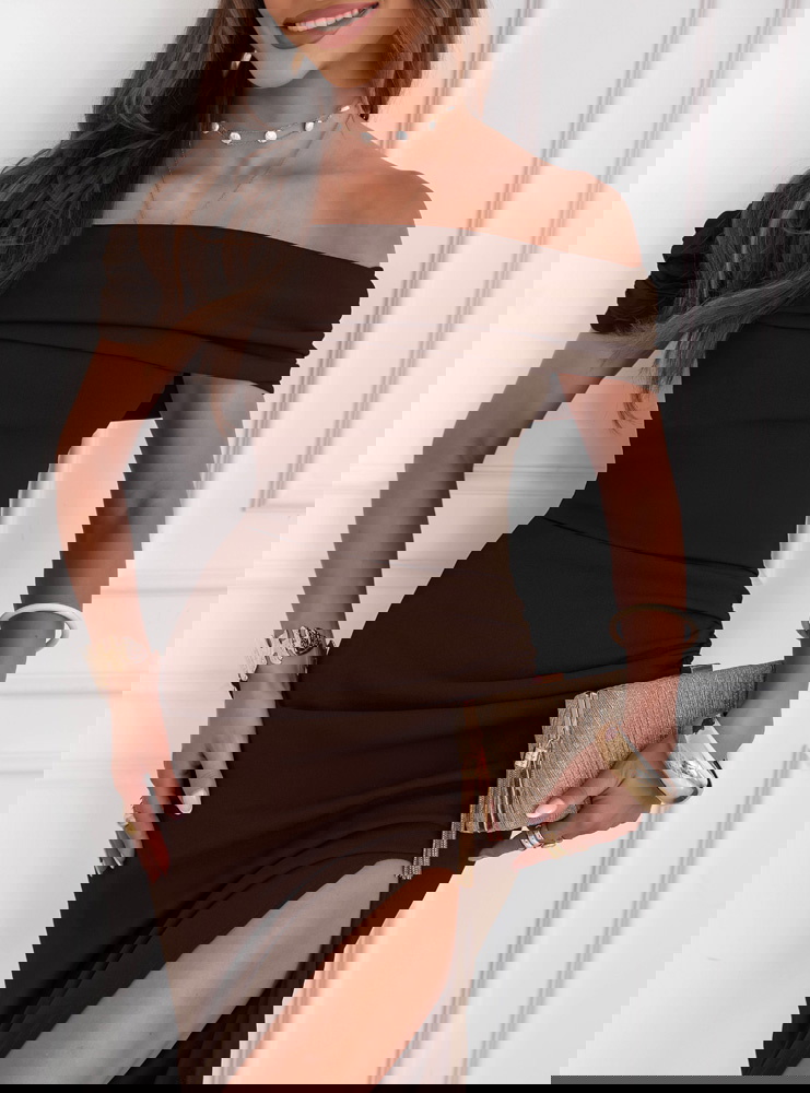 Czekoladowa długa dopasowana sukienka...