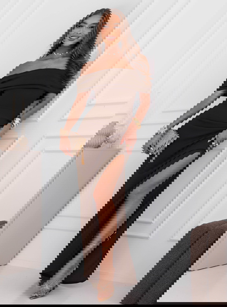 Czekoladowa długa dopasowana sukienka...